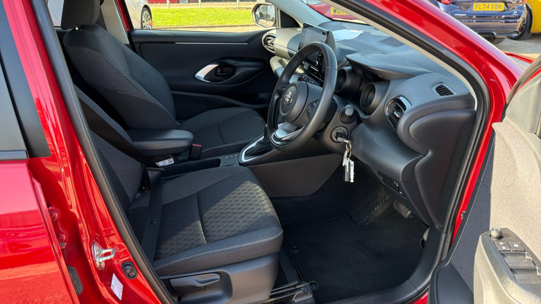 Toyota Yaris 1.5 Hybrid Design 5dr CVT Hybrid Hatchback